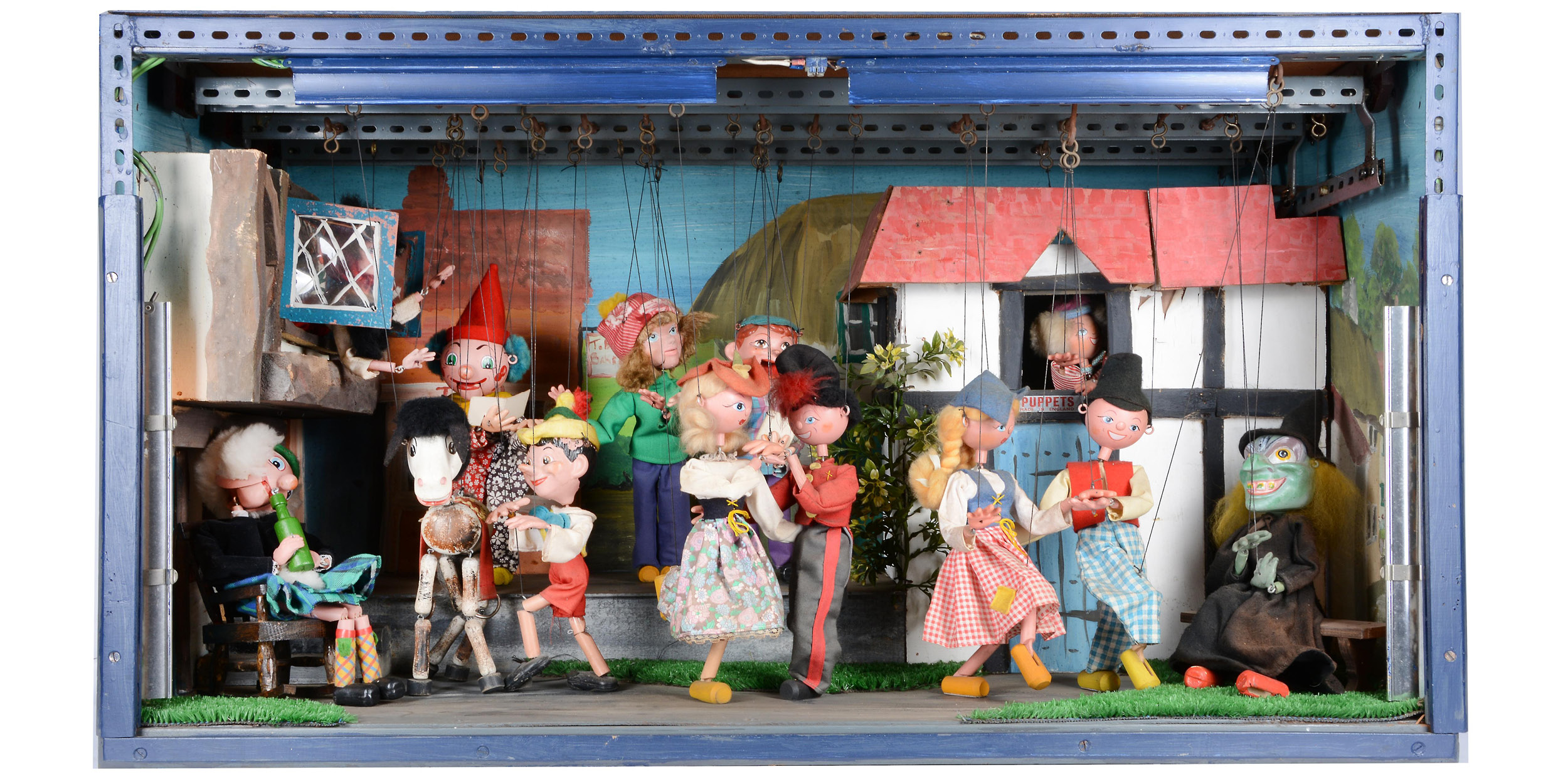 Popular Dolls & Teddy Bears Auction