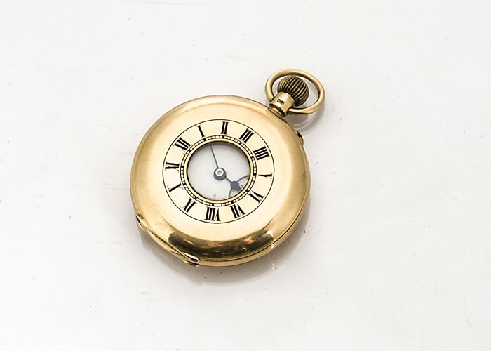 An Edwardian 18ct gold half hunter pocket watch