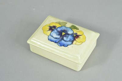 Lot 6 - A mid 20th century Moorcroft pottery trinket box and cover