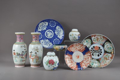 Lot 501 - An assorted collection of Chinese porcelain items