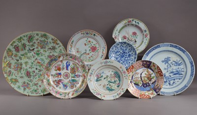 Lot 517 - A collection of Chinese plates bowls and chargers