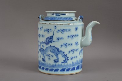 Lot 524 - A 19th century Chinese blue and white teapot and cover
