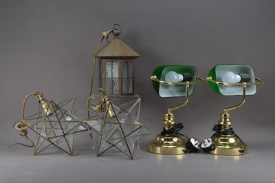 Lot 561 - A pair of modern bankers style lamps