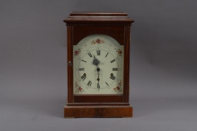 Lot 567 - A modern mantel clock