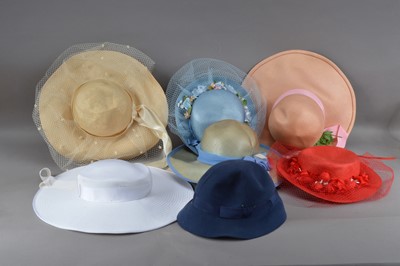 Lot 598 - A collection of ladies hats