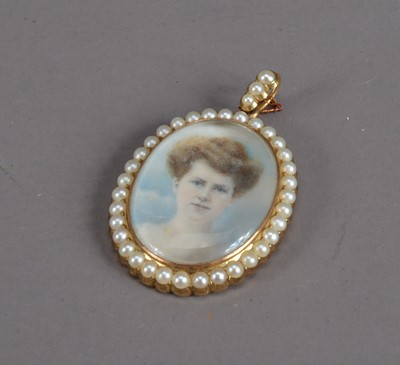 Lot 806 - An early 20th century Portrait miniature locket on ivory of a lady