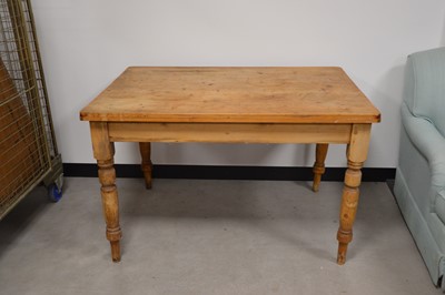 Lot 818 - An Edwardian pitch pine kitchen table