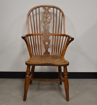 Lot 827 - A 19th century Windsor armchair