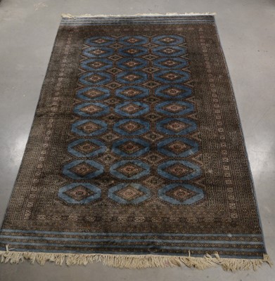 Lot 870 - A shiny Pakistani woollen rug