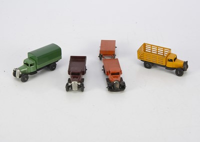 Lot 16 - Dinky Toys 25 Series Lorries
