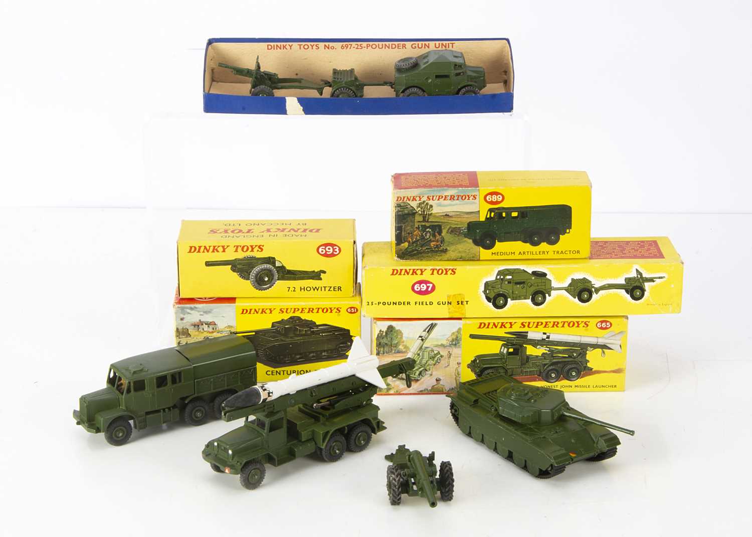 Lot 32 - Military Dinky Toys