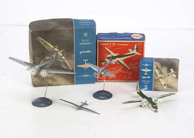 Lot 102 - 1950s Small Scale Plastic Aircraft