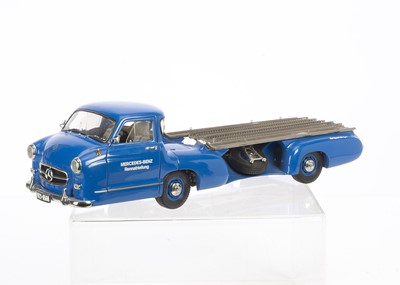 Lot 214 - A CMC 1:18 Mercedes-Benz 1954 Renntransporter