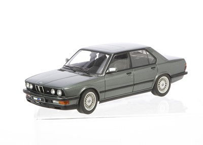 Lot 237 - AutoArt 1:18 BMW M5 Shadow Line 1987