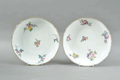 Lot 99 - A pair of 19th century Continental porcelain bowls