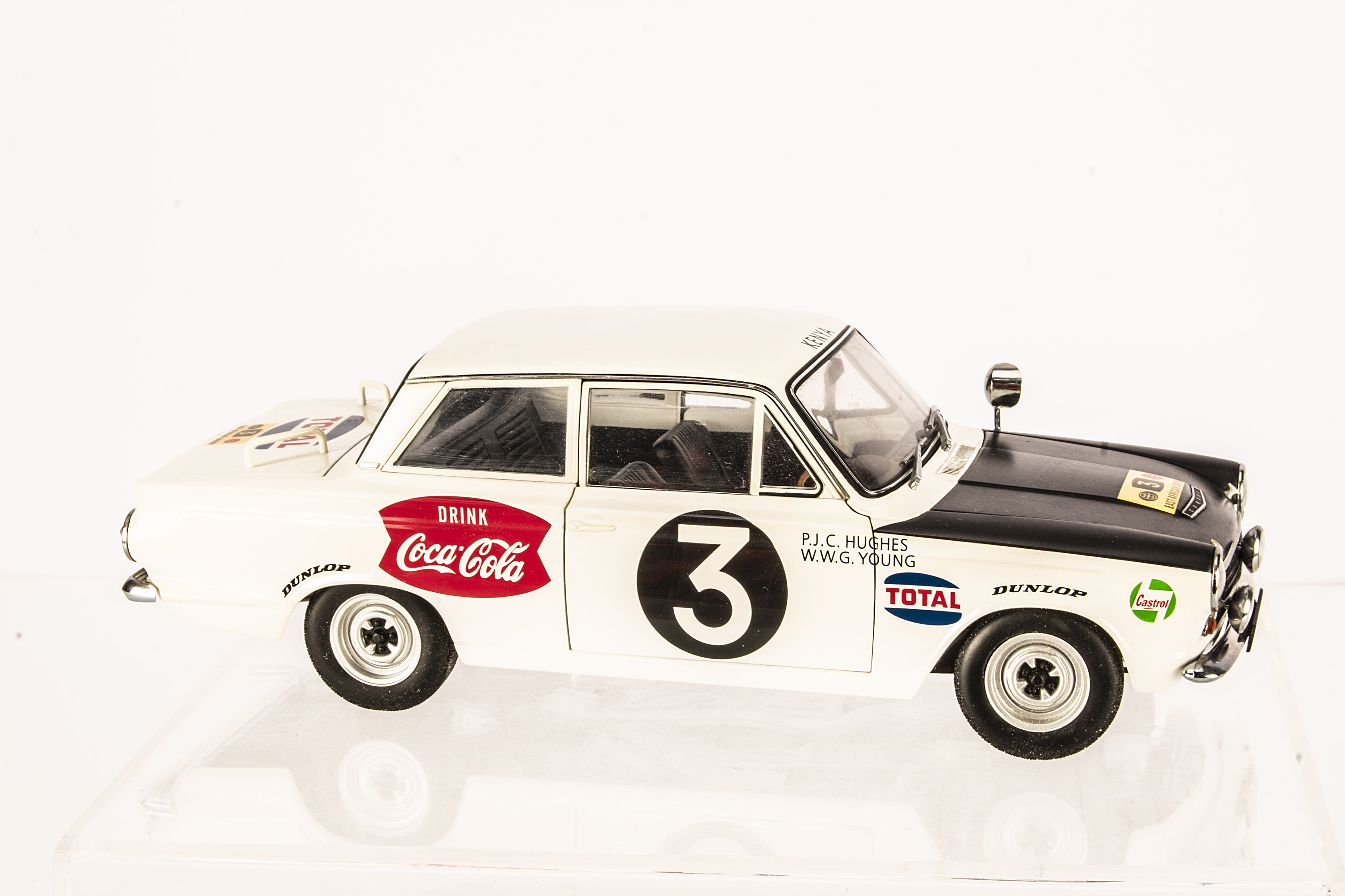 Lot 250 - AutoArt 1:18 Ford Cortina GT MK I Rally 1964,
