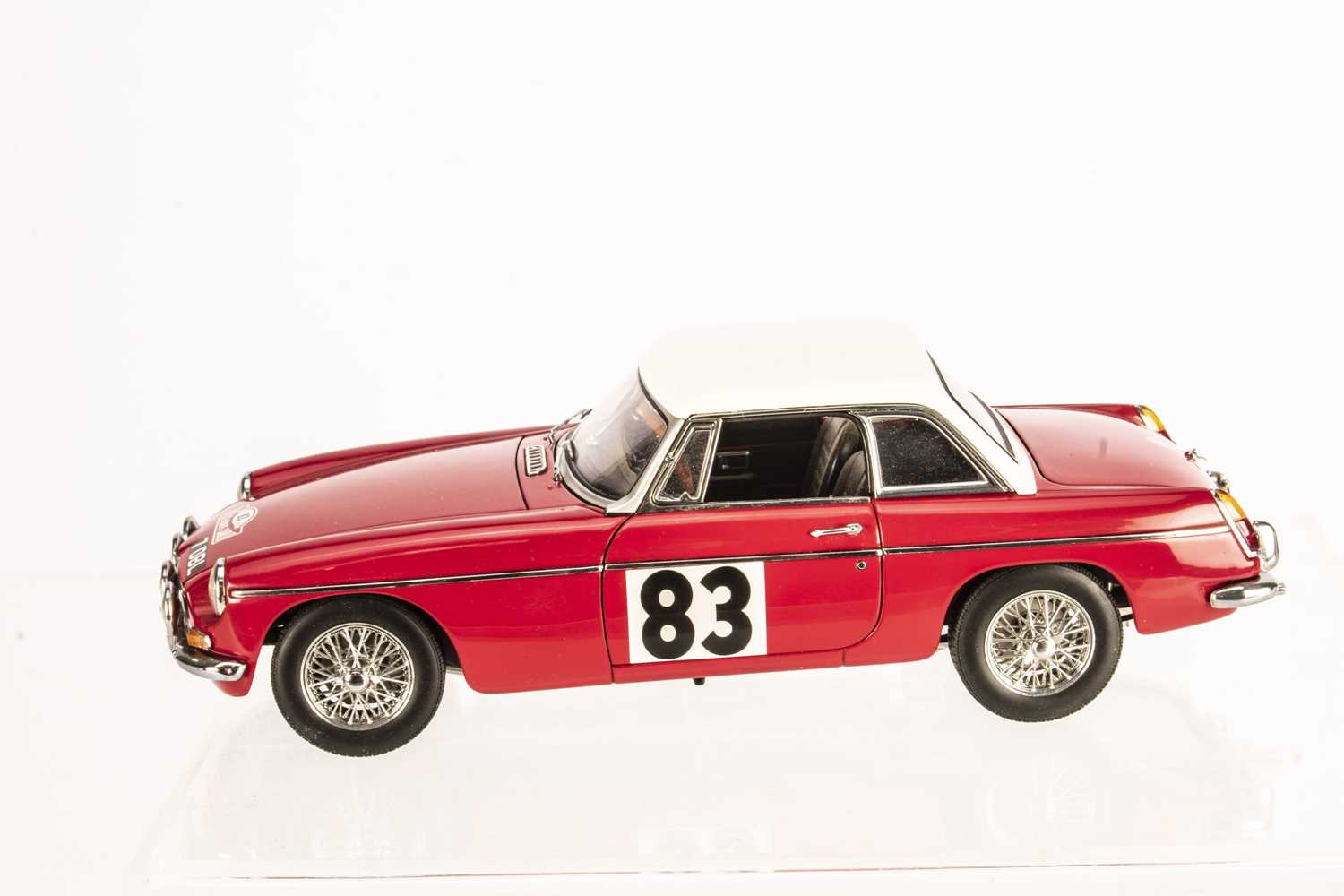 その他 1/18 AUTOart MGB GT Coupe Mk II 1969 Red AUTOART 76601 Scale 1/18 | MG MGB GT COUPE MK II RHD 1969 RED