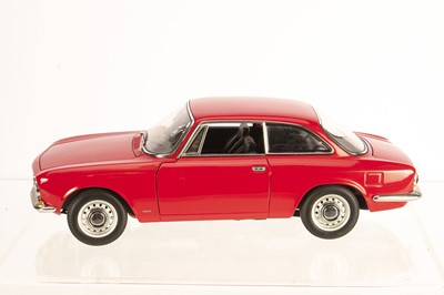 Lot 263 - AutoArt 1:18 Alfa Romeo 1750 GTV