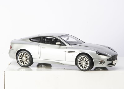 Lot 370 - Kyosho 1:12 Aston Martin V12 Vanquish