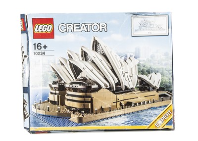 Lot 555 - Lego Sydney Opera House