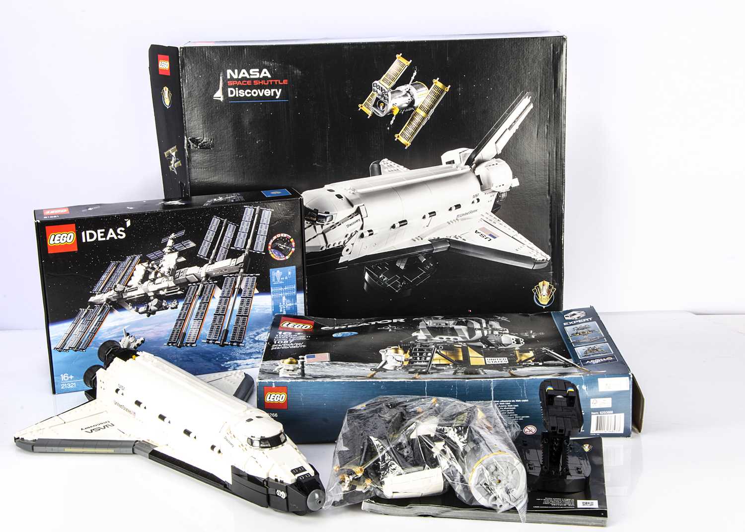Lot 563 - Lego Space Themed Models (4)