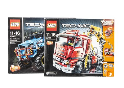 Lot 572 - Lego Technic Pick Up/Tow/Recovery Trucks