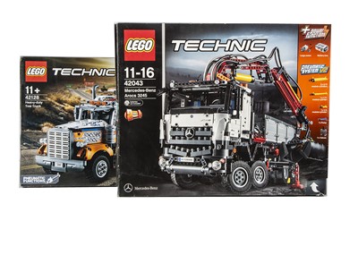 Lot 573 - Lego Technic Pick Up/Tow/Recovery Trucks