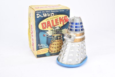 Lot 627 - A Marx 1964 issue battery operated Dr Who silver Dalek