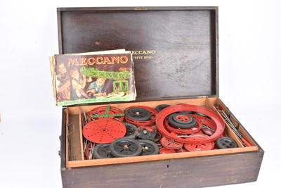 Lot 633 - A late 1940's No 10 Meccano Set