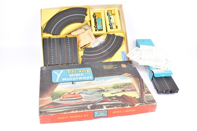 Lot 667 - Tri-ang Minic Motorway M1511 Commercial Set