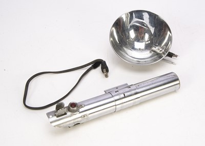 Lot 476 - A Graflex Stainless Steel 3 Cell Flash Handle