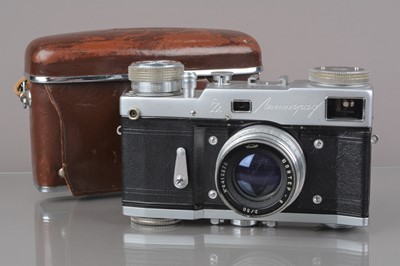 Lot 165 - A GOMZ Leningrad Rangerfinder Camera