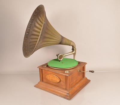Lot 21 - Horn gramophone