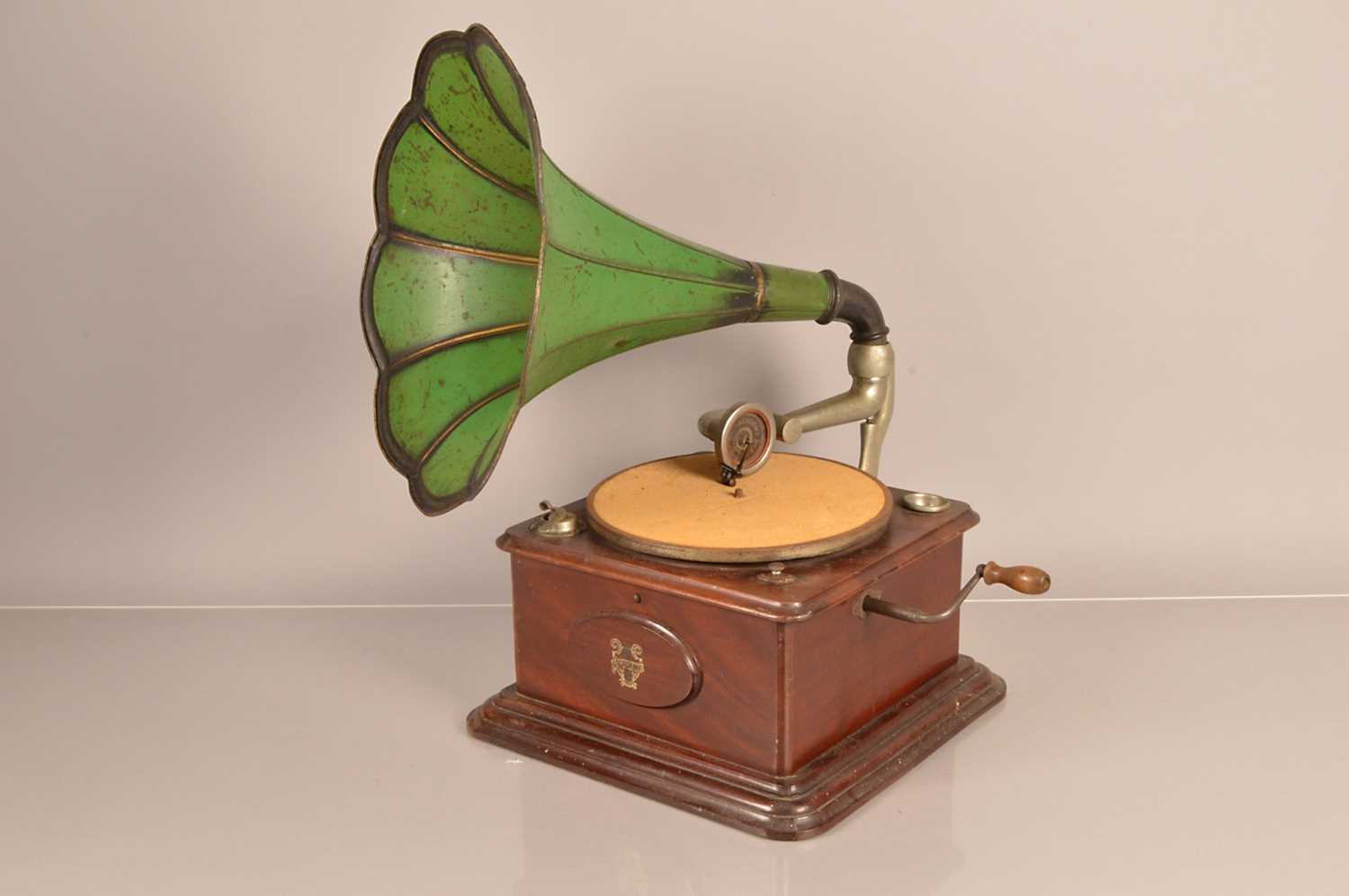 Lot 25 - Horn gramophone
