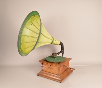 Lot 26 - Horn gramophone
