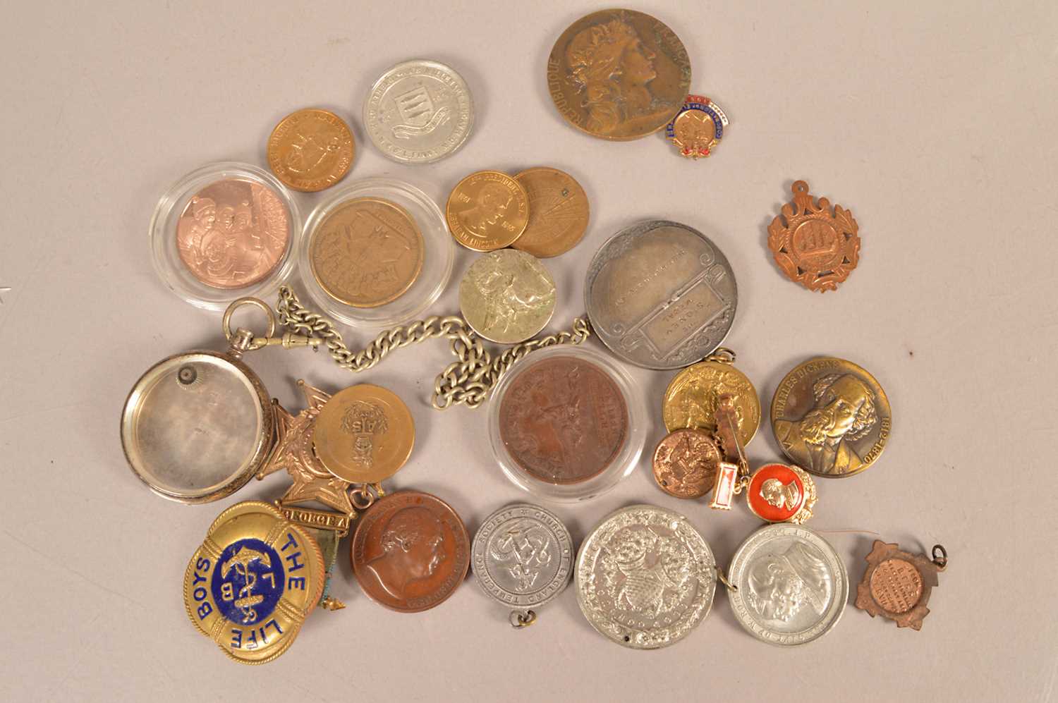 Lot 74 - An assortment of various medallions