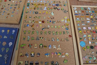 Lot 76 - An extensive collection of modern lepel badges