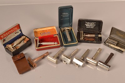 Lot 119 - An assortment of Men's Safety razors