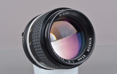 Lot 220 - A Nikon Nikkor 85mm f/2 AI-S Lens