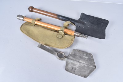 Lot 400 - A WWI period entrenching tool