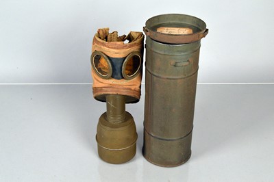 Lot 413 - A WWI French TC-38 gas mask