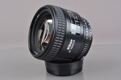 Lot 230 - A Nikon AF Nikkor 85mm f/1.8D Lens