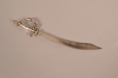 Lot 512 - A silver hallmarked page turner in the form of a Scimitar