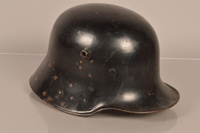 Lot 527 - A WWII German M18 helmet