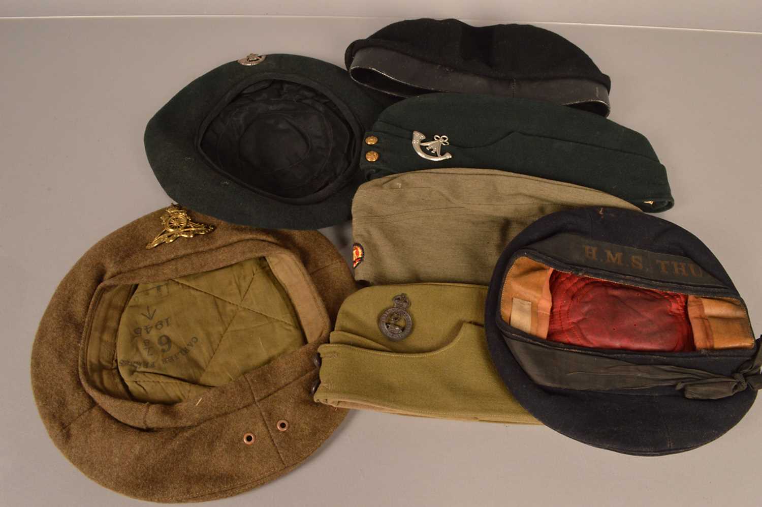 Lot 530 - A WWII Royal Artillery beret