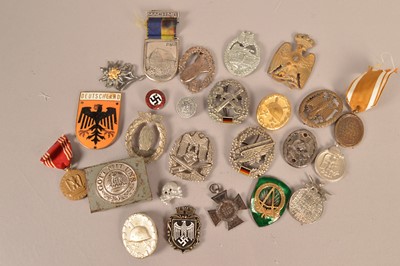 Lot 556 - An assortment of reproduction German items