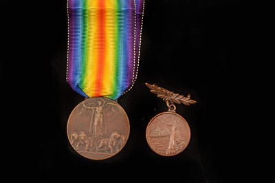 Lot 658 - A WWI Allied Victory medal (Italy)