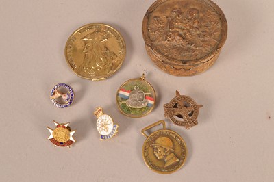 Lot 668 - A selection of Medallions and other items