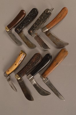 Lot 723 - An array of pocket knives
