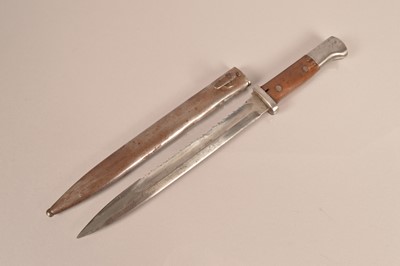 Lot 807 - A WWI German Sawback Bayonet by Gottlieb